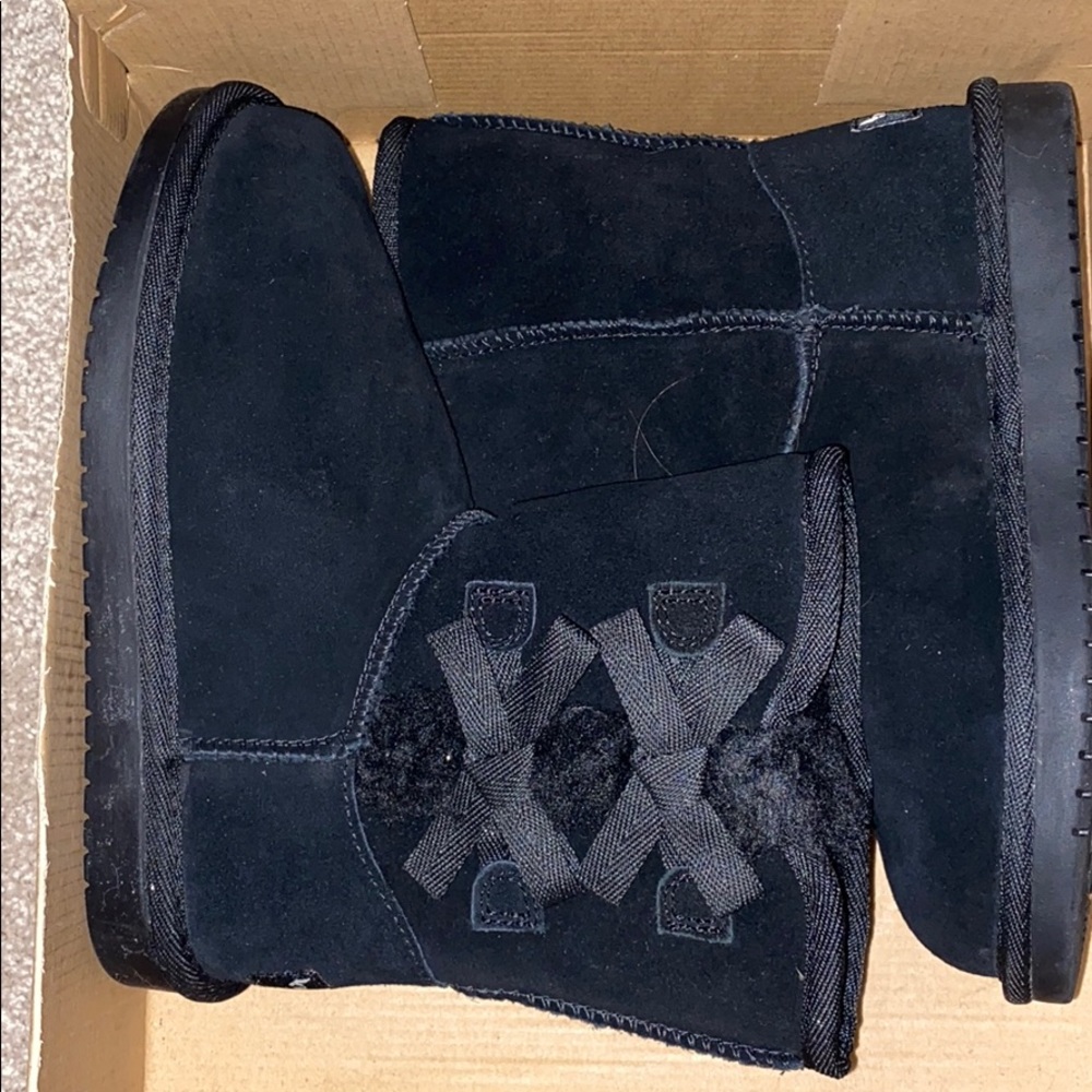 Koolaburra by UGG girl size boot size 2 NWT